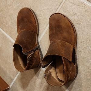 Womens BORN booties 7.5 TORA